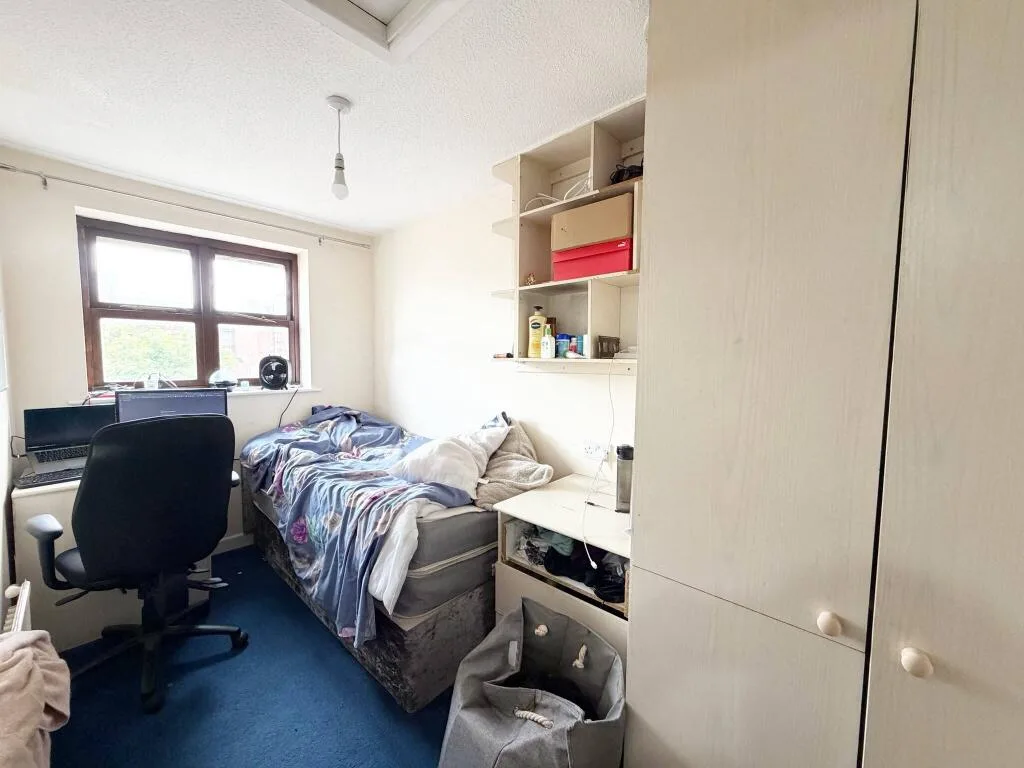 3 bedroom end of terrace house for rent