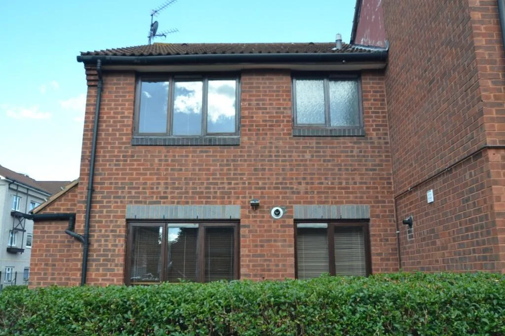 1 bedroom house for rent