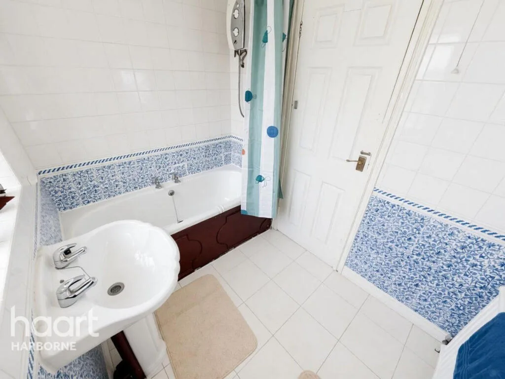 2 bedroom semi-detached house for rent