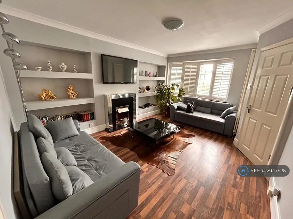 3 bedroom end of terrace house for rent