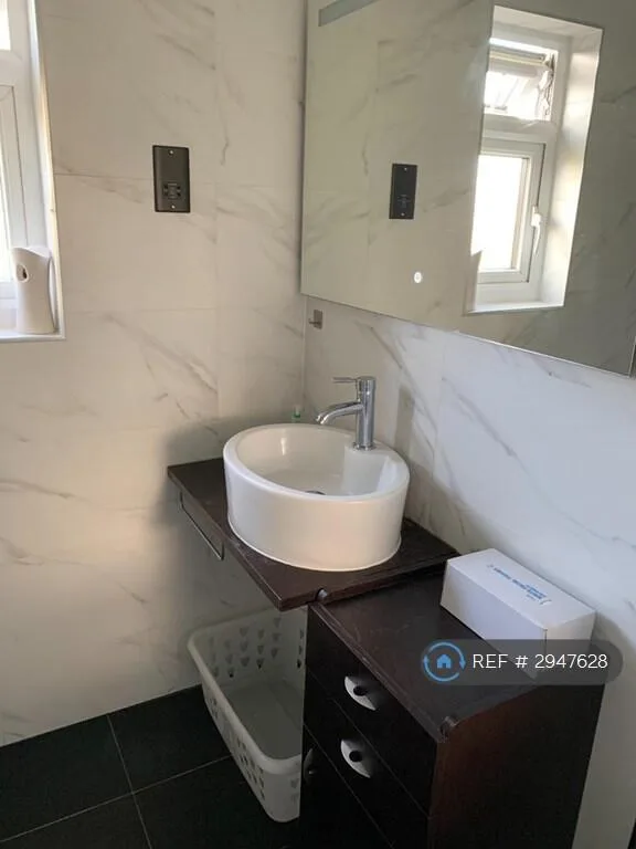 3 bedroom end of terrace house for rent