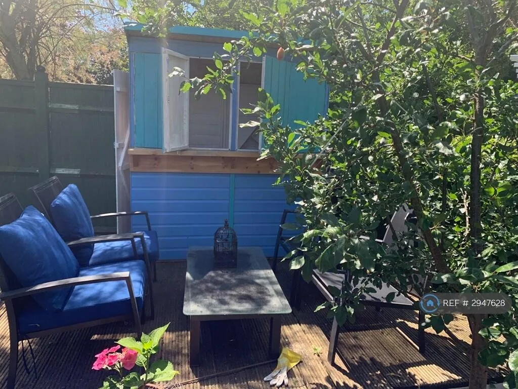 3 bedroom end of terrace house for rent