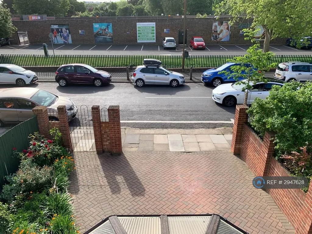 3 bedroom end of terrace house for rent
