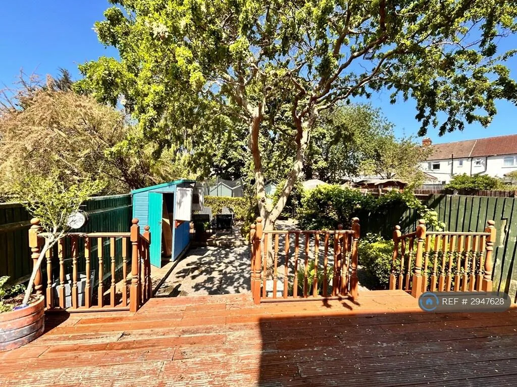 3 bedroom end of terrace house for rent