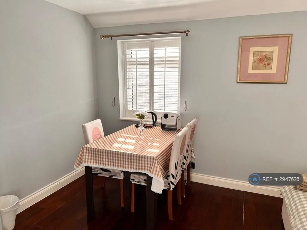 3 bedroom end of terrace house for rent