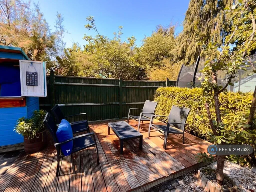 3 bedroom end of terrace house for rent