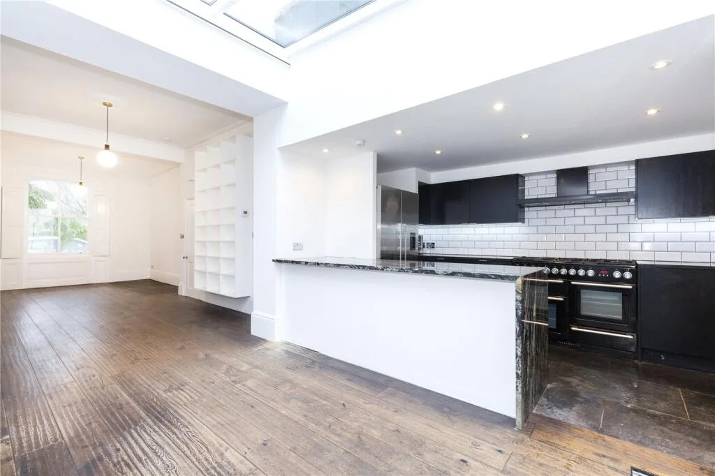 4 bedroom terraced house for rent