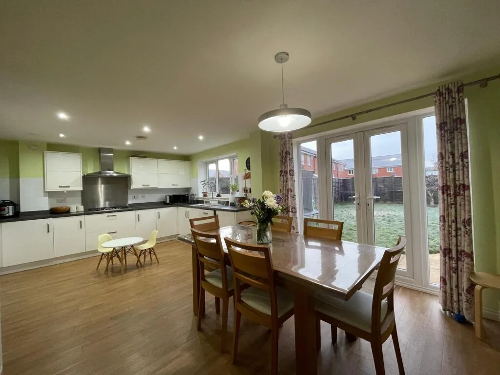 4 bedroom detached house for rent