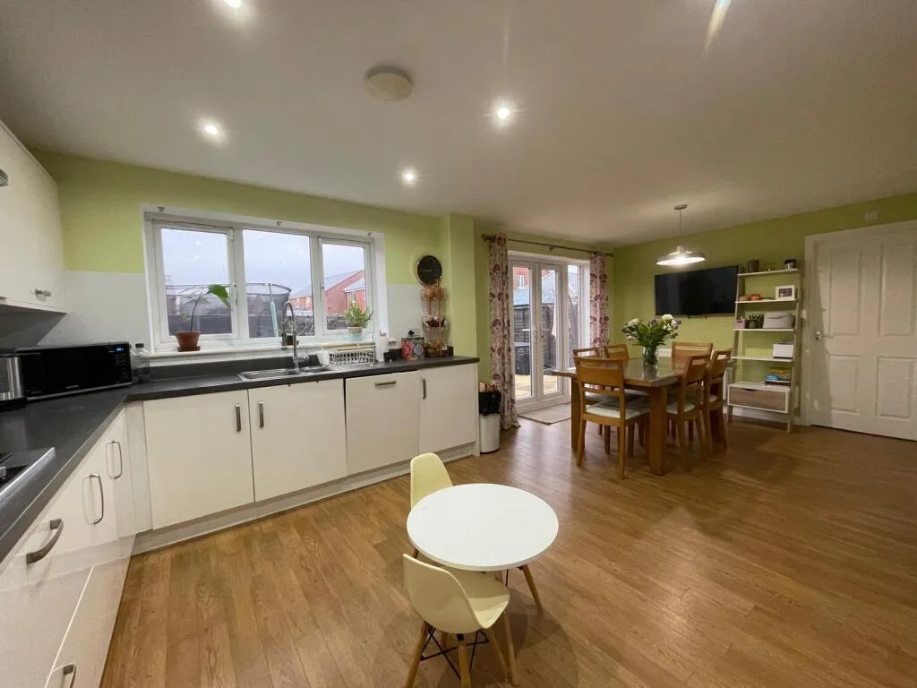 4 bedroom detached house for rent