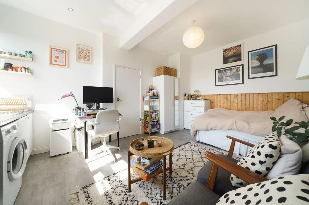 Studio flat for rent