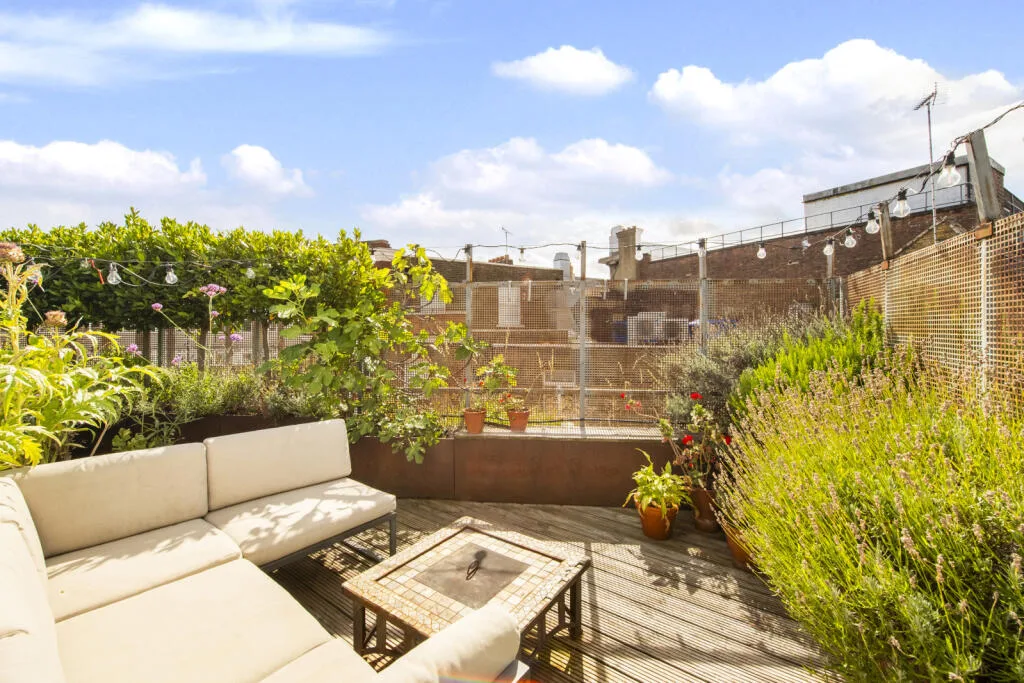 2 bedroom end of terrace house for rent