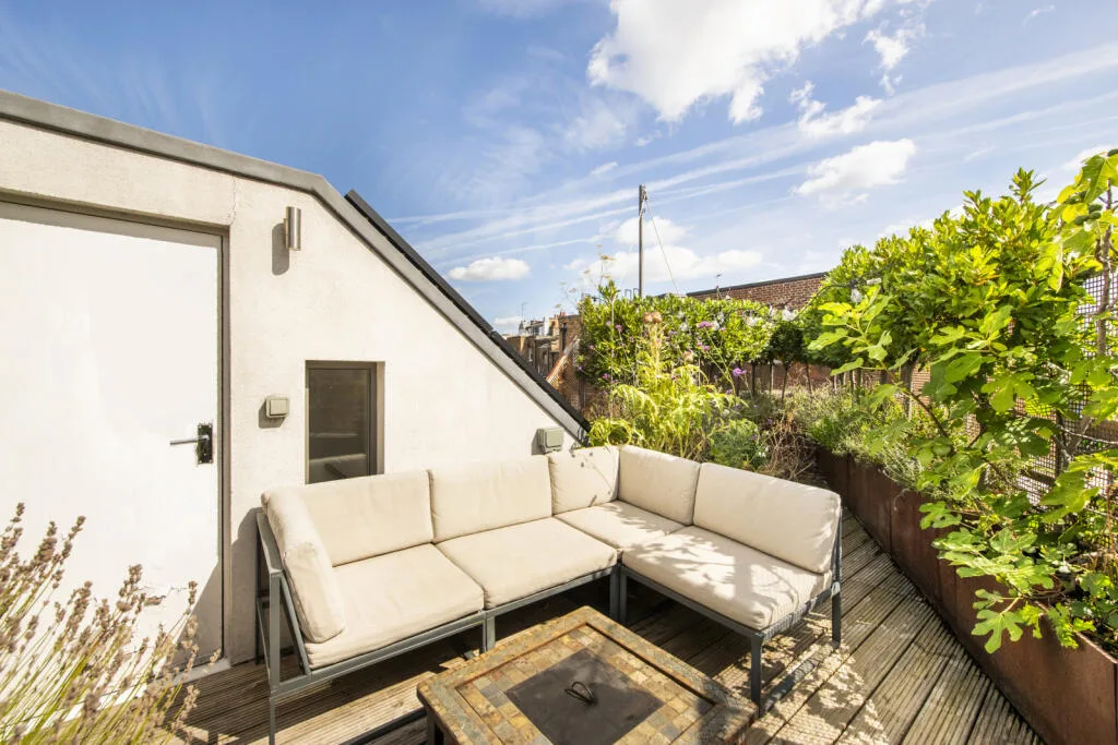 2 bedroom end of terrace house for rent