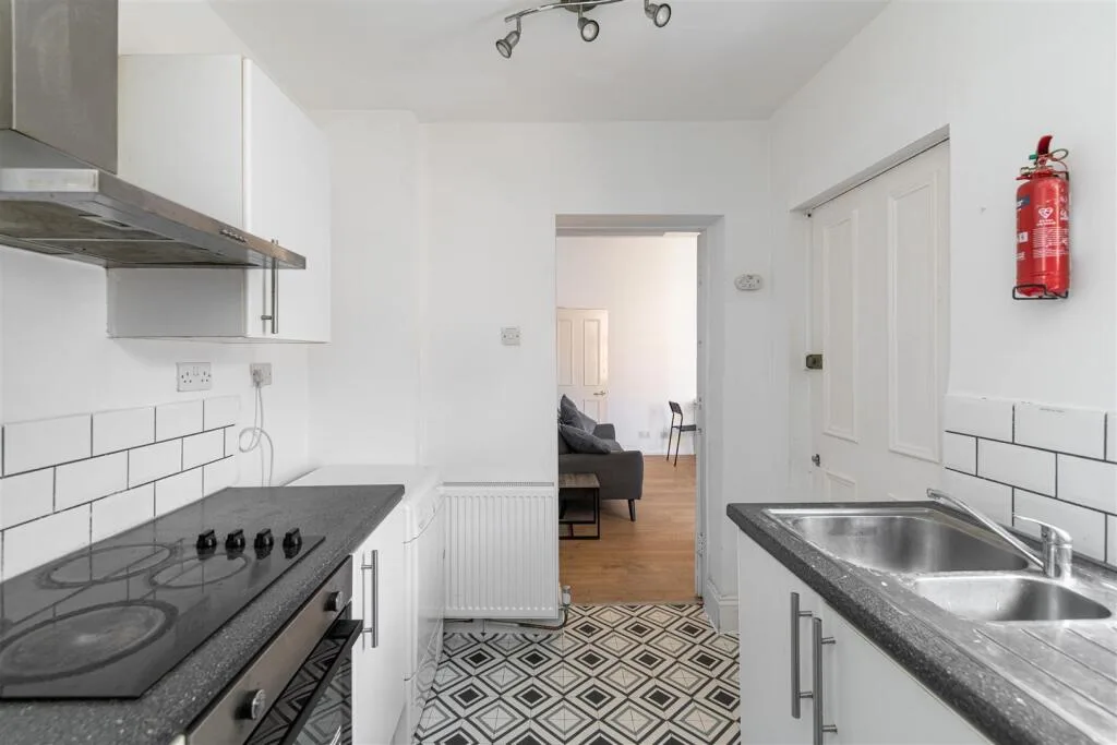 5 bedroom terraced house for rent