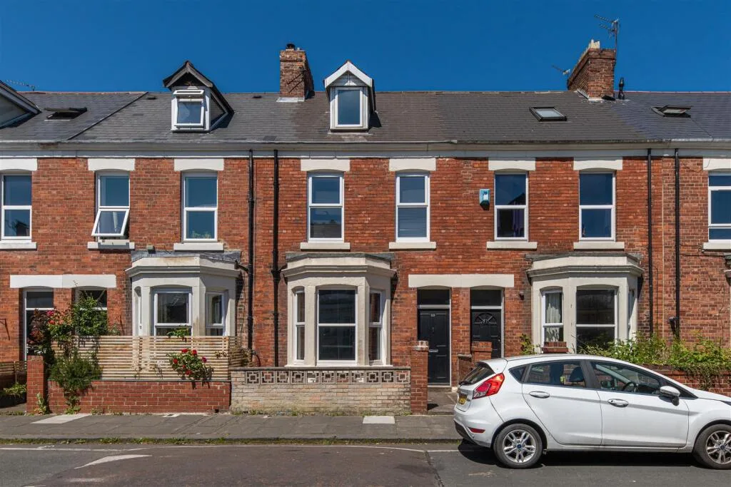 5 bedroom terraced house for rent