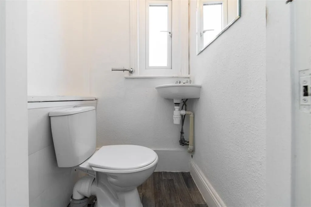 5 bedroom terraced house for rent