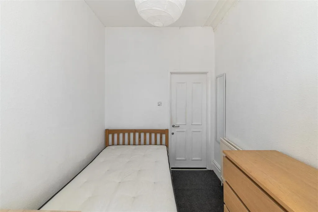 5 bedroom terraced house for rent