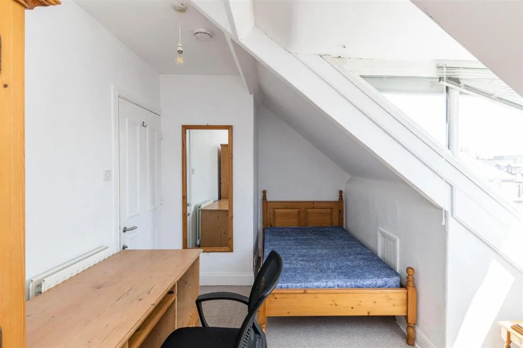 5 bedroom terraced house for rent
