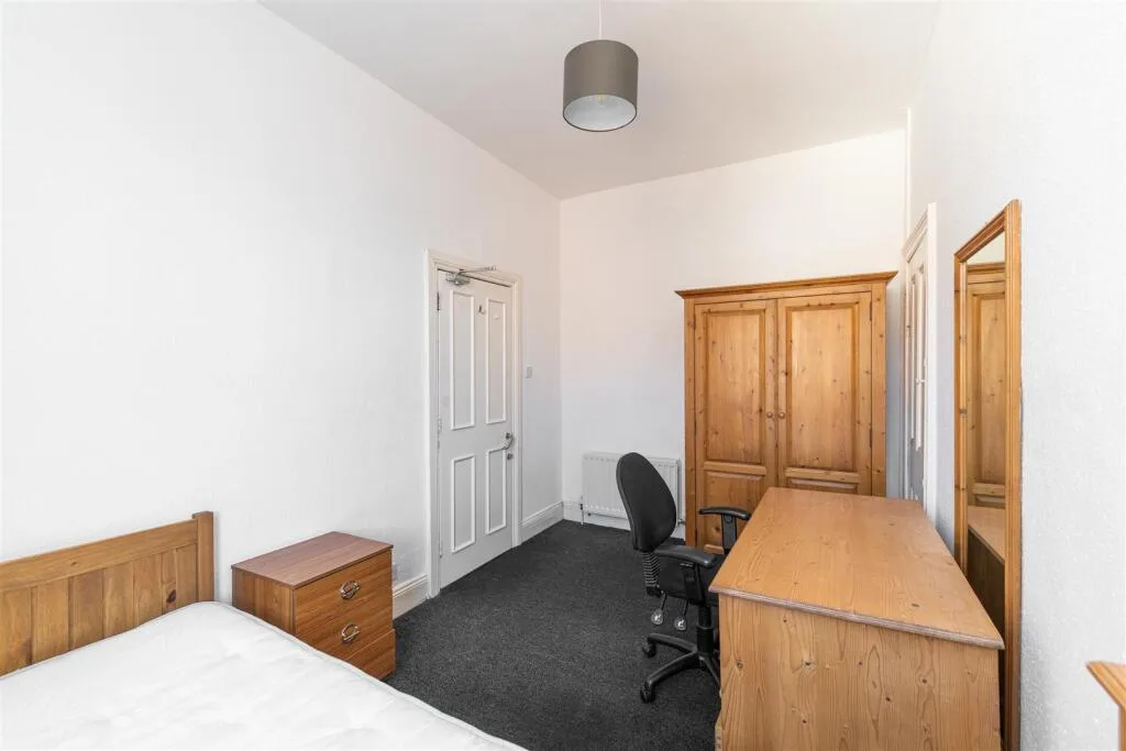 5 bedroom terraced house for rent