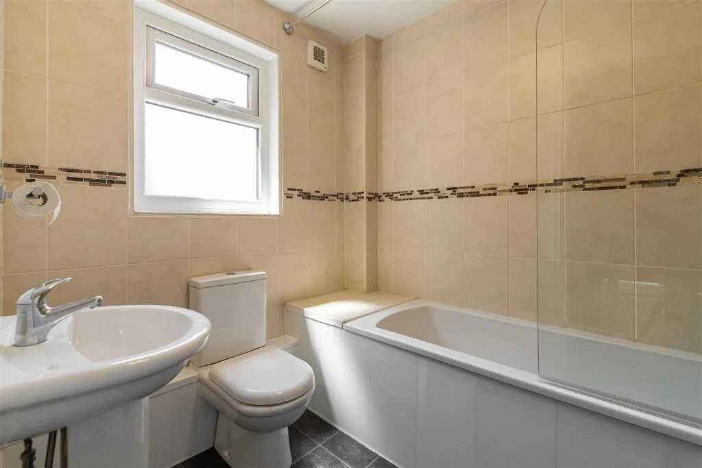 5 bedroom terraced house for rent