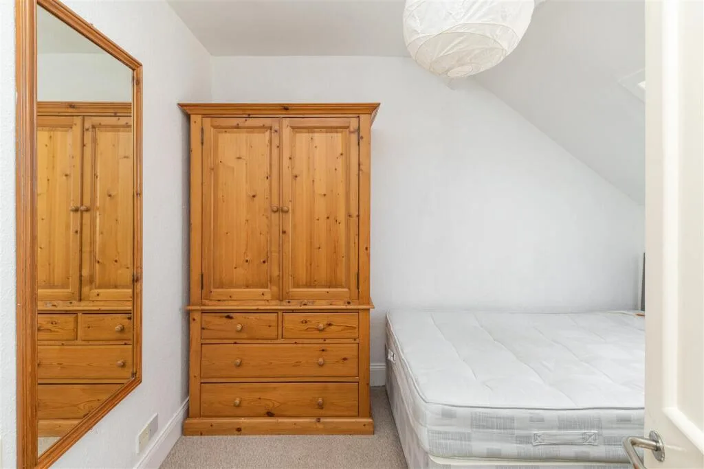 5 bedroom terraced house for rent