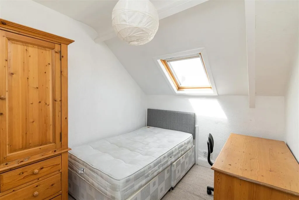 5 bedroom terraced house for rent