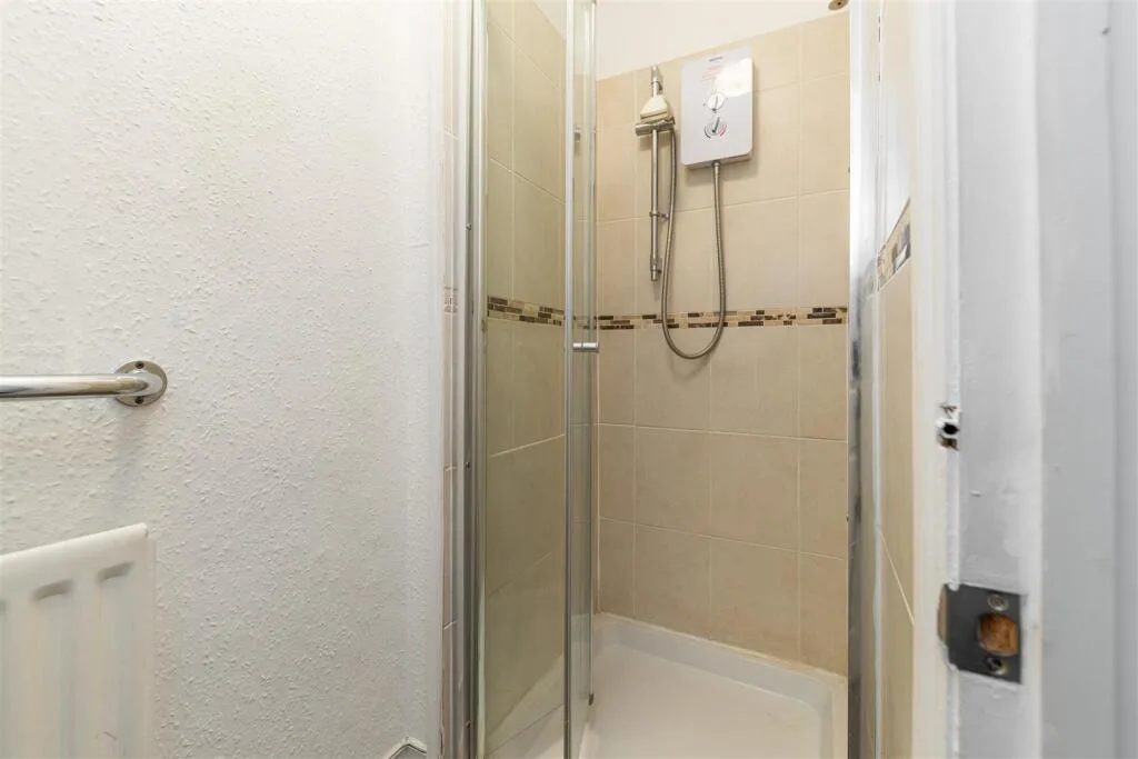 5 bedroom terraced house for rent