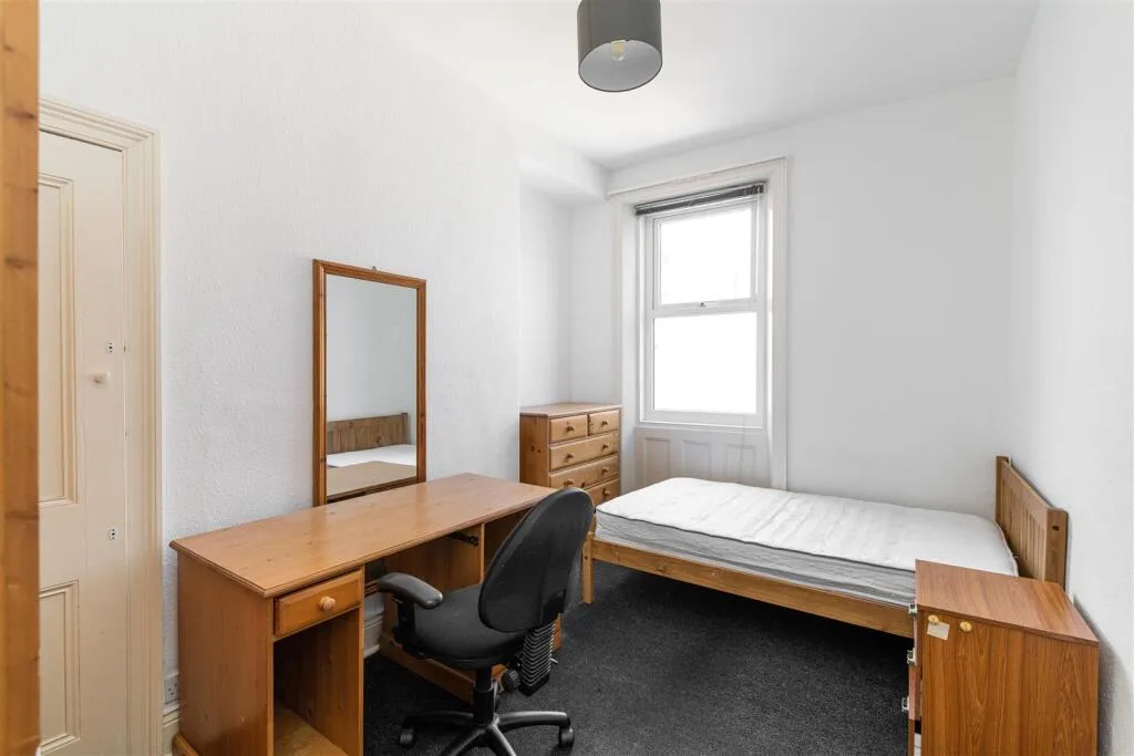 5 bedroom terraced house for rent