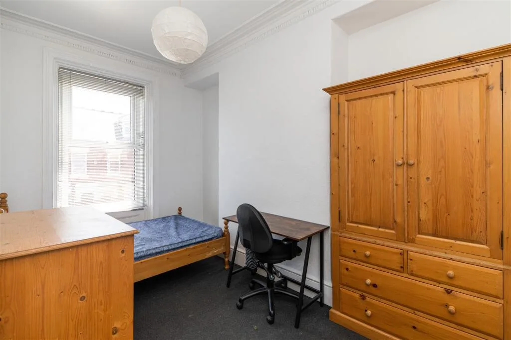 5 bedroom terraced house for rent