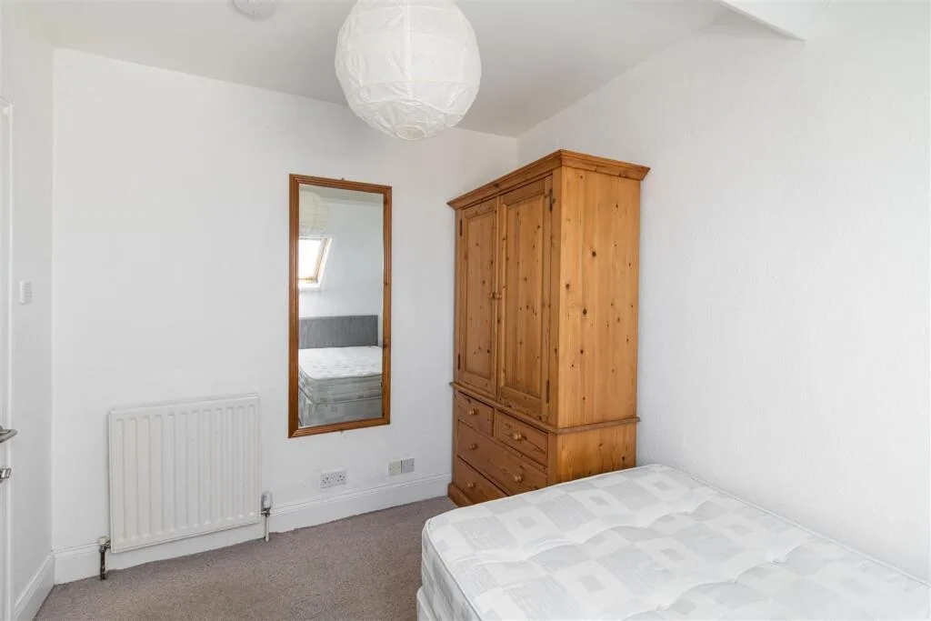 5 bedroom terraced house for rent