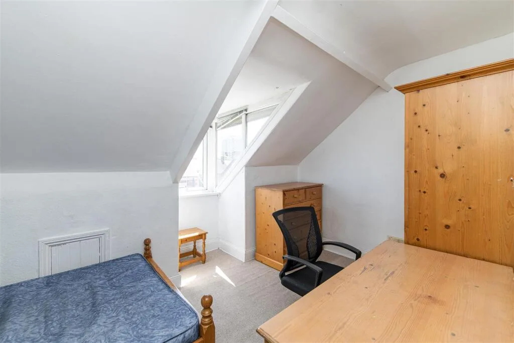 5 bedroom terraced house for rent