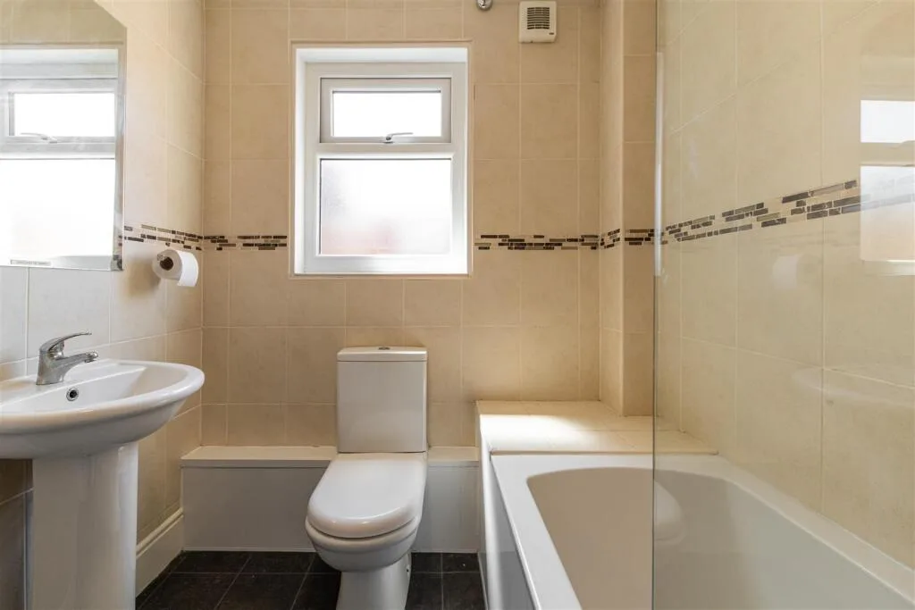 5 bedroom terraced house for rent