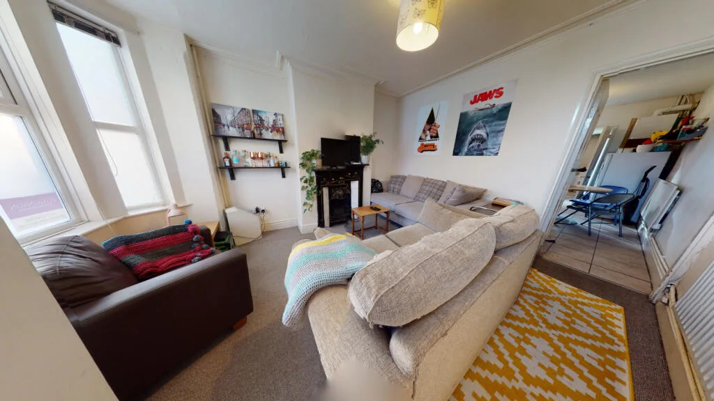 3 bedroom end of terrace house for rent