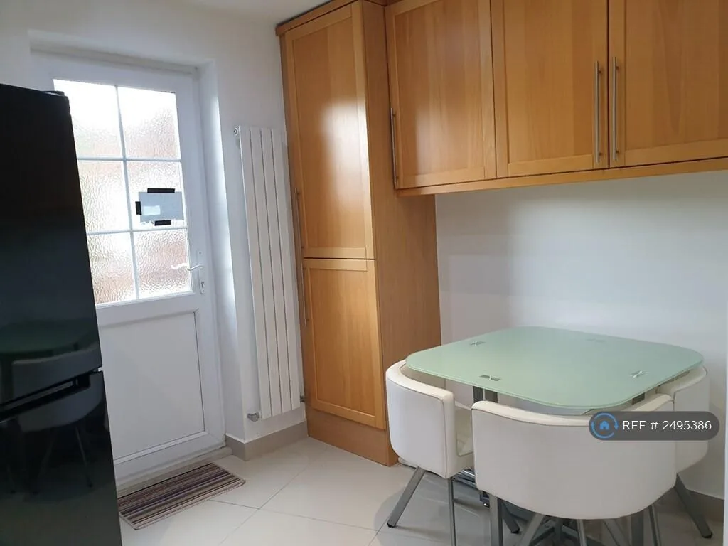 4 bedroom flat for rent