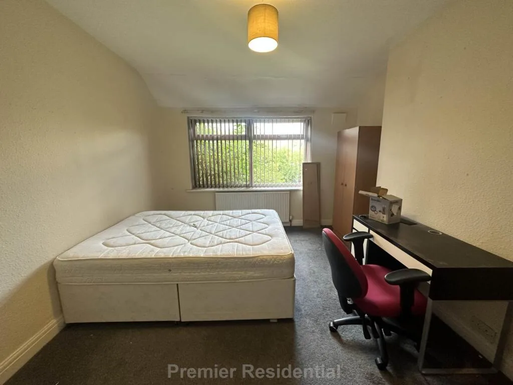 4 bedroom semi-detached house for rent