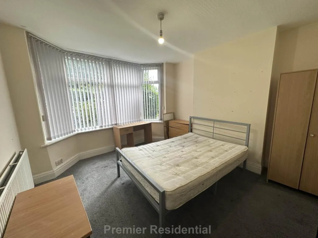 4 bedroom semi-detached house for rent