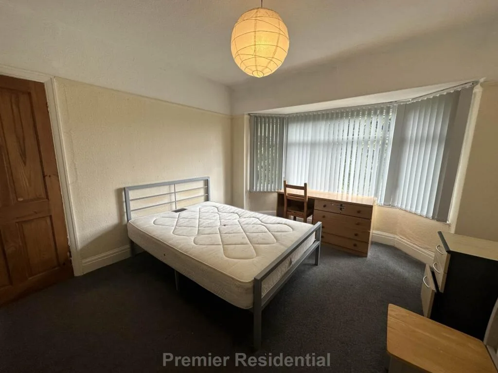 4 bedroom semi-detached house for rent