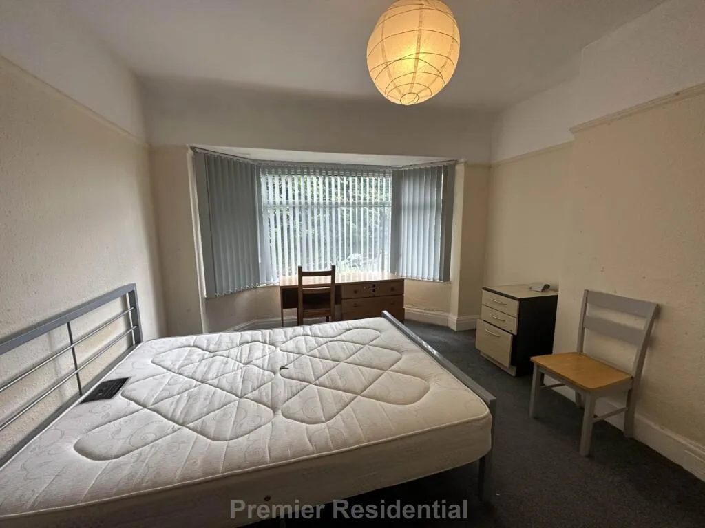 4 bedroom semi-detached house for rent