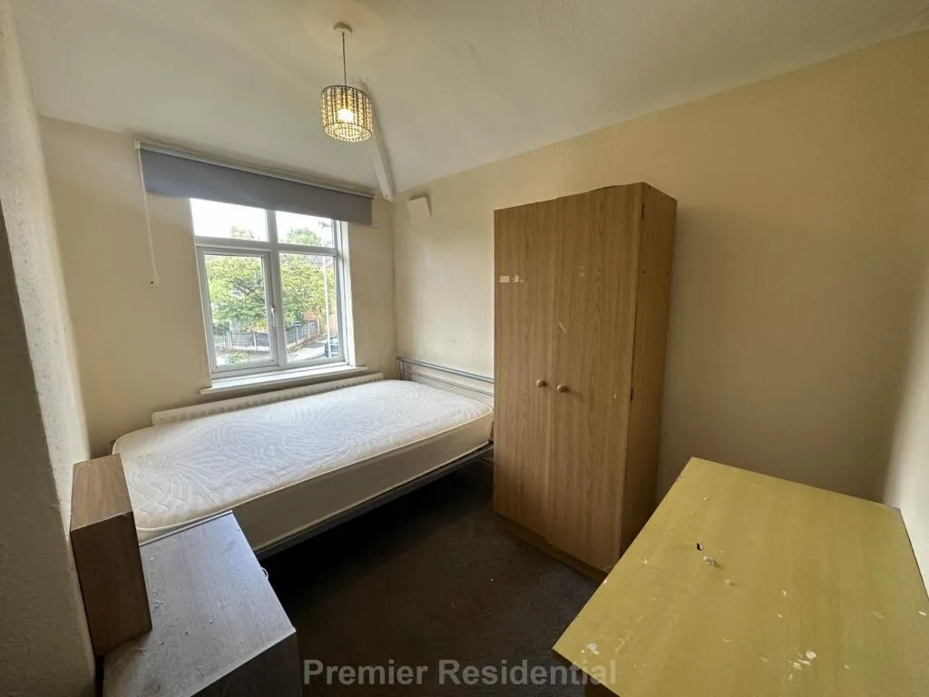 4 bedroom semi-detached house for rent