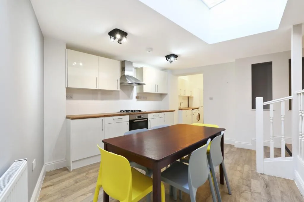 2 bedroom maisonette for rent