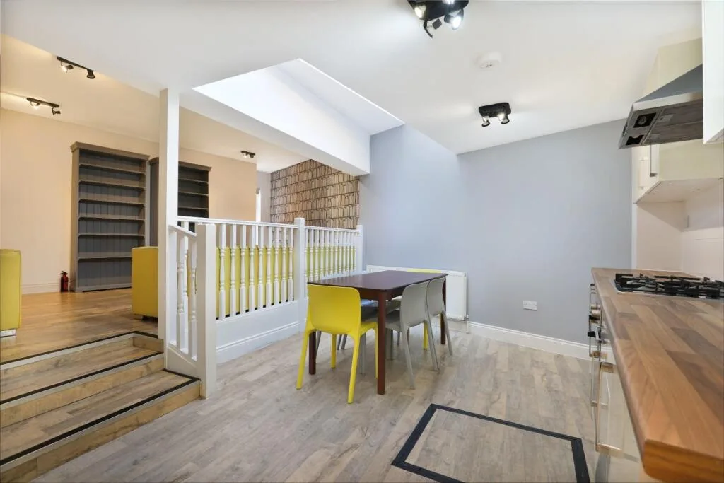 2 bedroom maisonette for rent