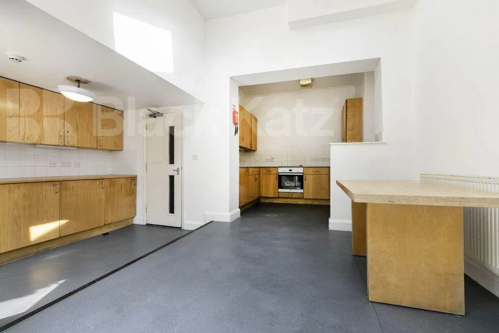 5 bedroom flat for rent