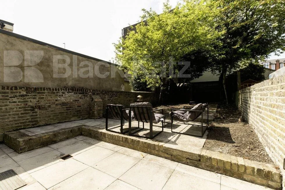5 bedroom flat for rent
