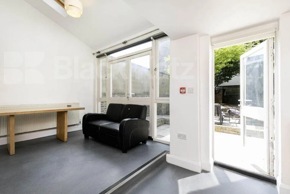 5 bedroom flat for rent