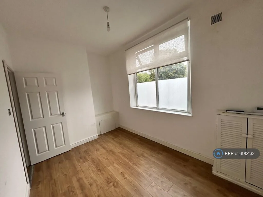 3 bedroom end of terrace house for rent