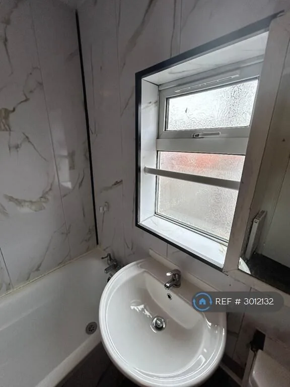 3 bedroom end of terrace house for rent