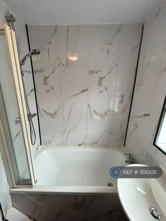 3 bedroom end of terrace house for rent