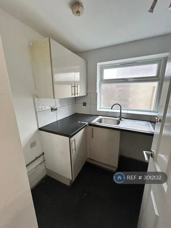 3 bedroom end of terrace house for rent