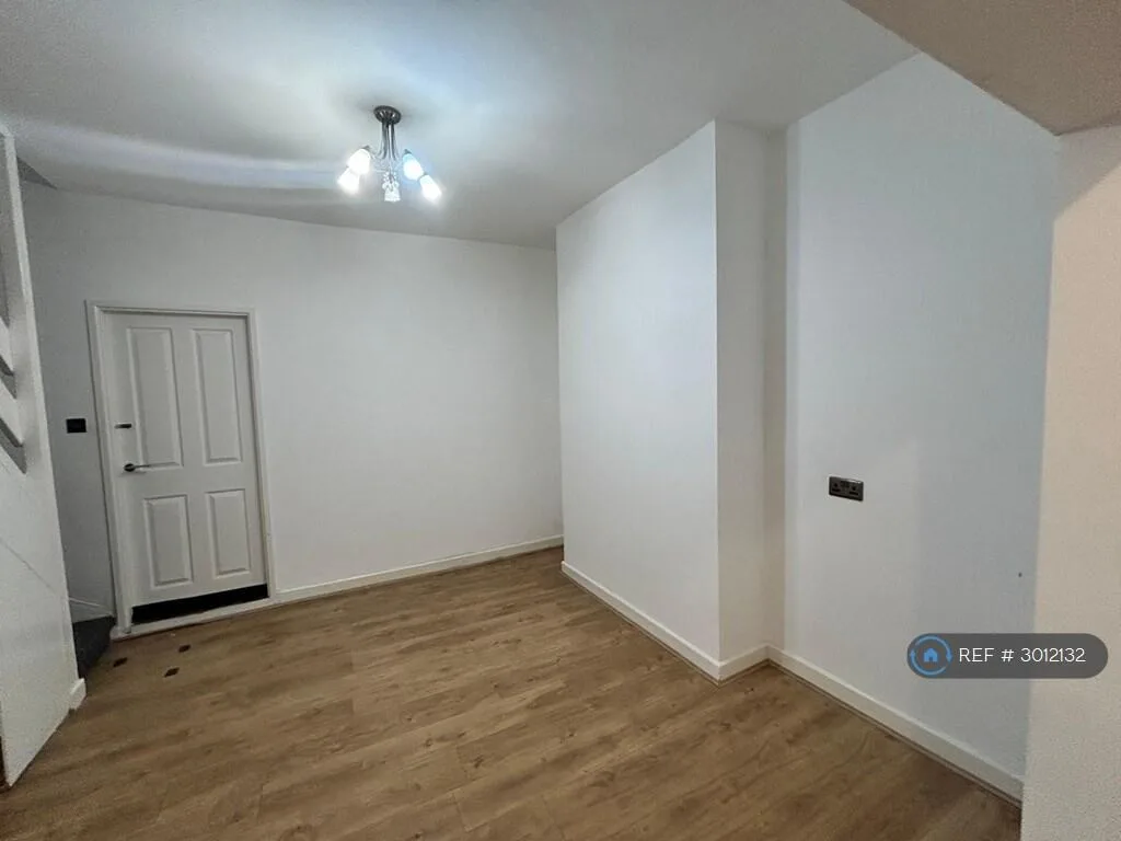 3 bedroom end of terrace house for rent