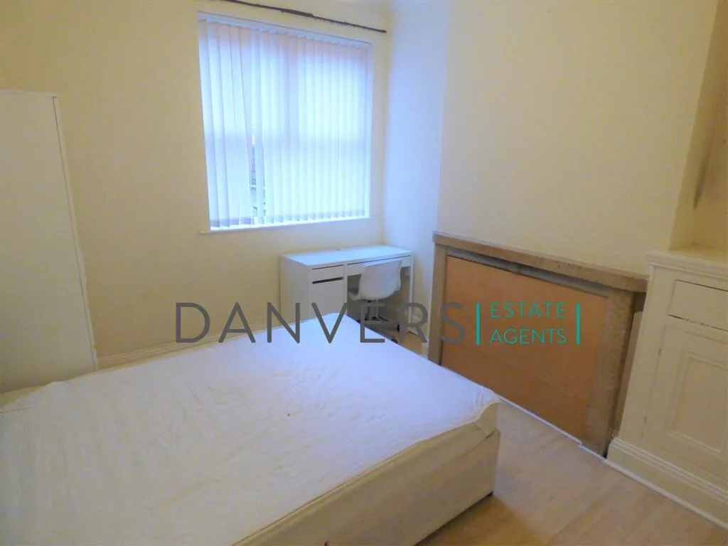 5 bedroom terraced house for rent