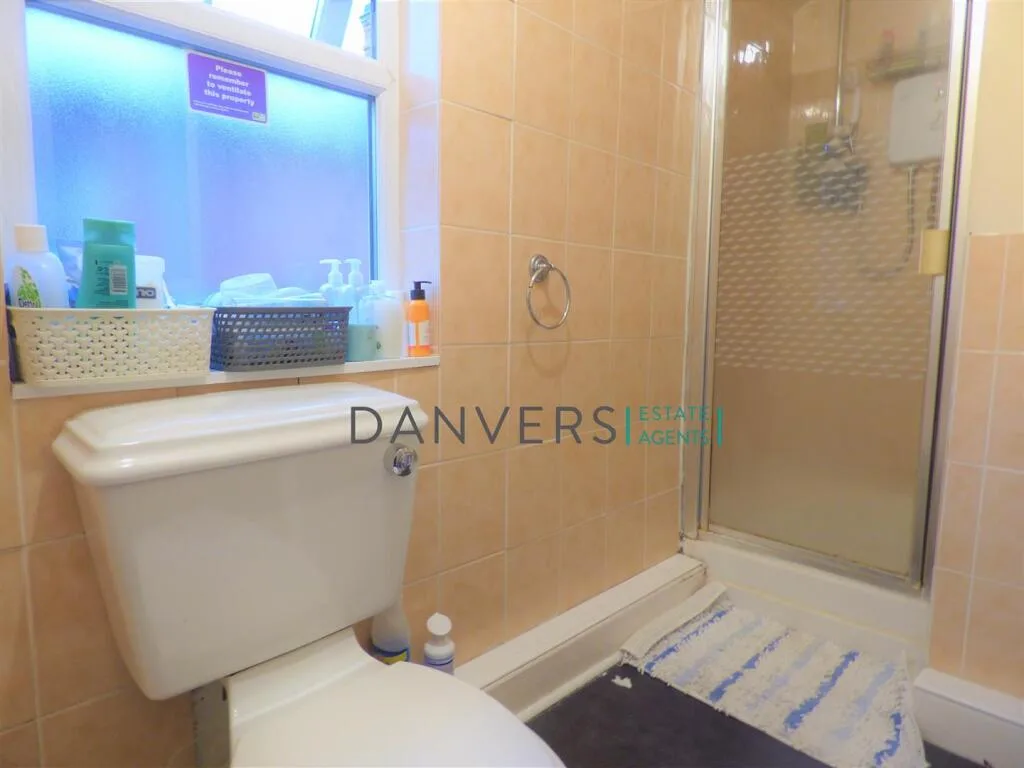 5 bedroom terraced house for rent
